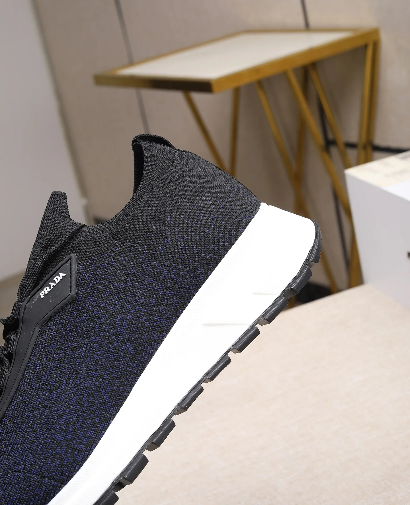 Men's clothing and shoes 💰500 👑👑The latest model of high-quality PRADA men's shoes on the Hong Kong purchasing agency official website has been launched in 1:1 copy, synchronized with Hong Kong counters, and on the same catwalk; all made of breathable fly weave ➕Imported breathable fabrics with cowhide lining, 🍡🍡The original 1:1 non-slip and wear-resistant; comfortable on the feet, attractive style, fine workmanship, and simple and neat shoe trees, showing the courage and toughness of men, 👍 Code number 38 to 45